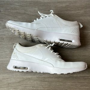 White Nike Sneakers Size 9.5